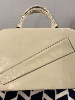 VINTAGE 1970s Classic White Patent Top-Handle Women's Bag